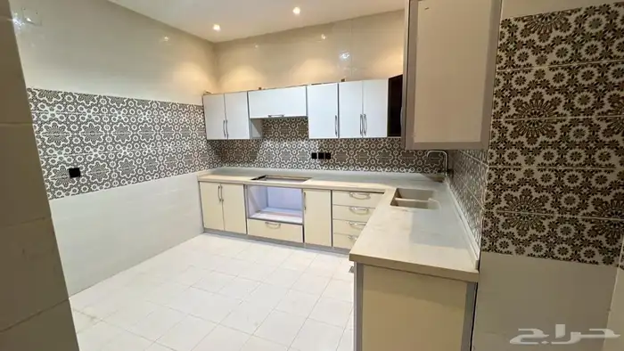 شقة 4 غرف للإيجار بحي الزهراء 5