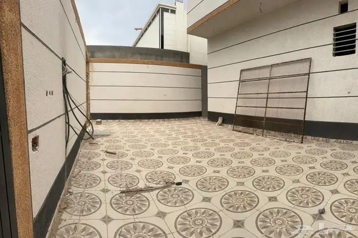 بيت دور للبيع حي الياسمين 3
