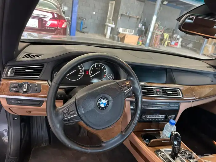 بي ام دبليو 740Li F02 2011 4