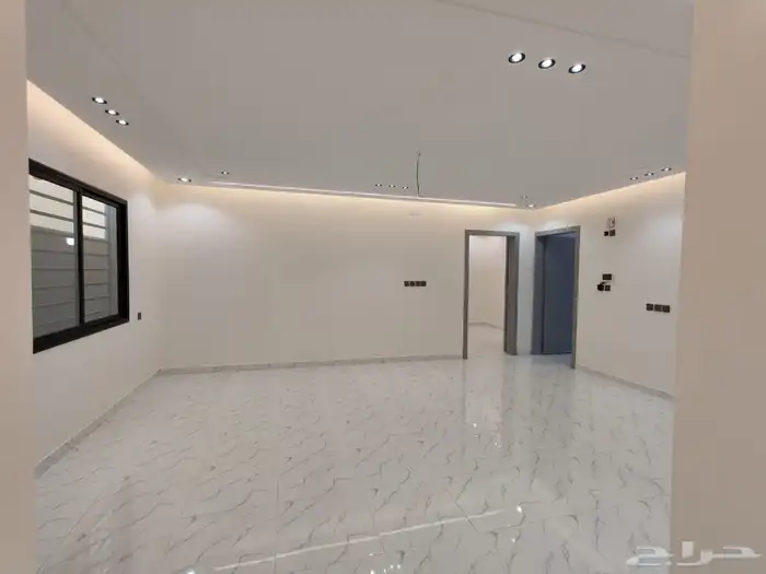 للبيع دور ارضي بحوش مدخل سيارة من 550الف شمال الخميس 13