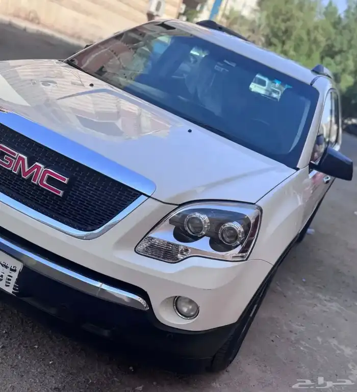 جمس (GMC) اكاديا نظيفة - نصف فل - ممشى قليل 3