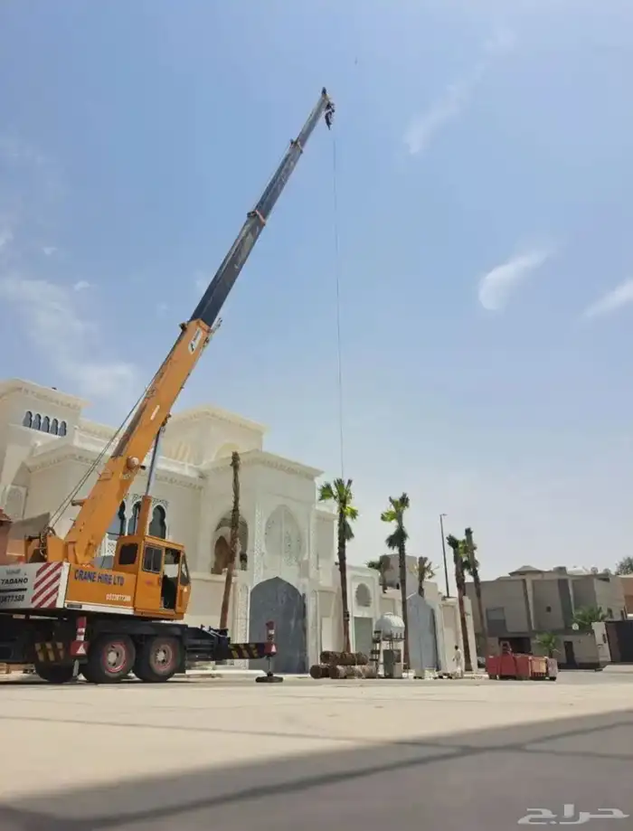 كرين لرفع. الحديد والبلاط خزانات 3