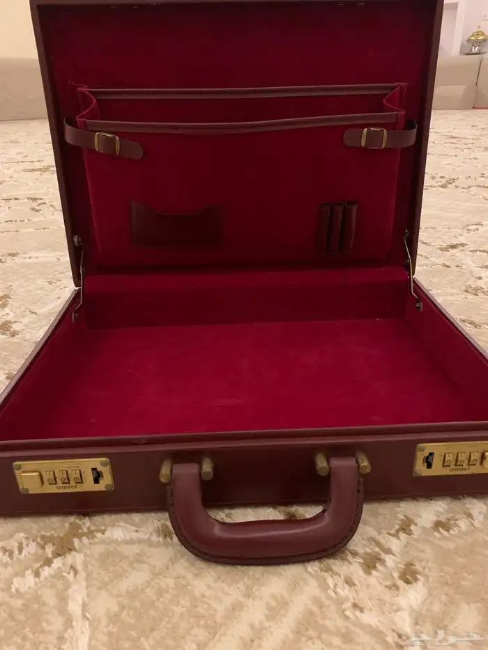 شنطة دبلوماسيه من كارتتيه فنتج اصلي 0