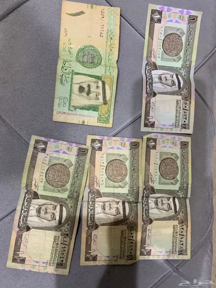اربع ريال الملك فهد واحد جديد والباقي عاديه علا اسوم 0
