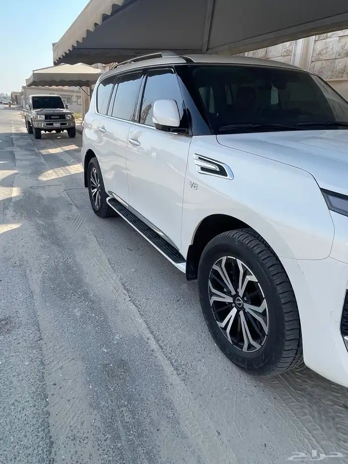 نيسان 0
