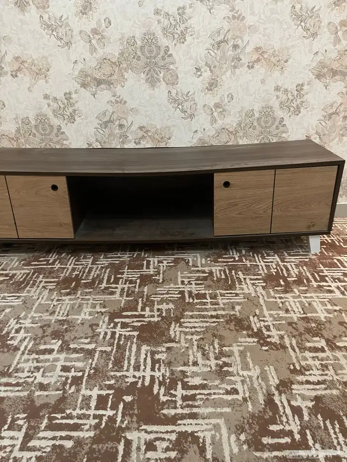 طاولة تلفزيون 1