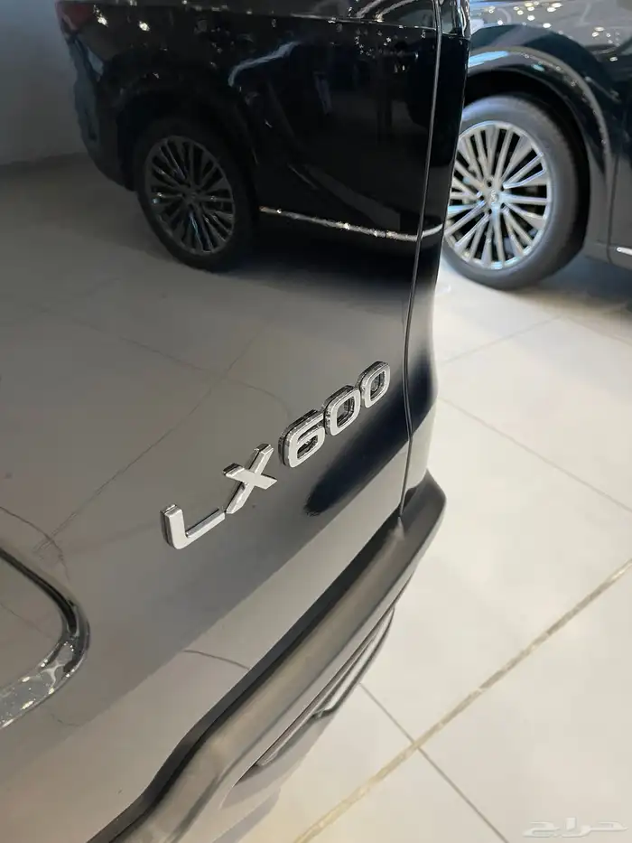 لكزس LX600 10