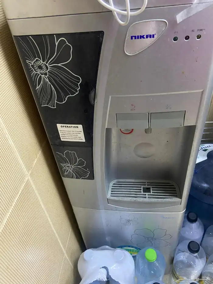 لمبات كوليدر مياه جالون ترابيزه طاولة خشب شاشة كمبيوتر شاشة 12