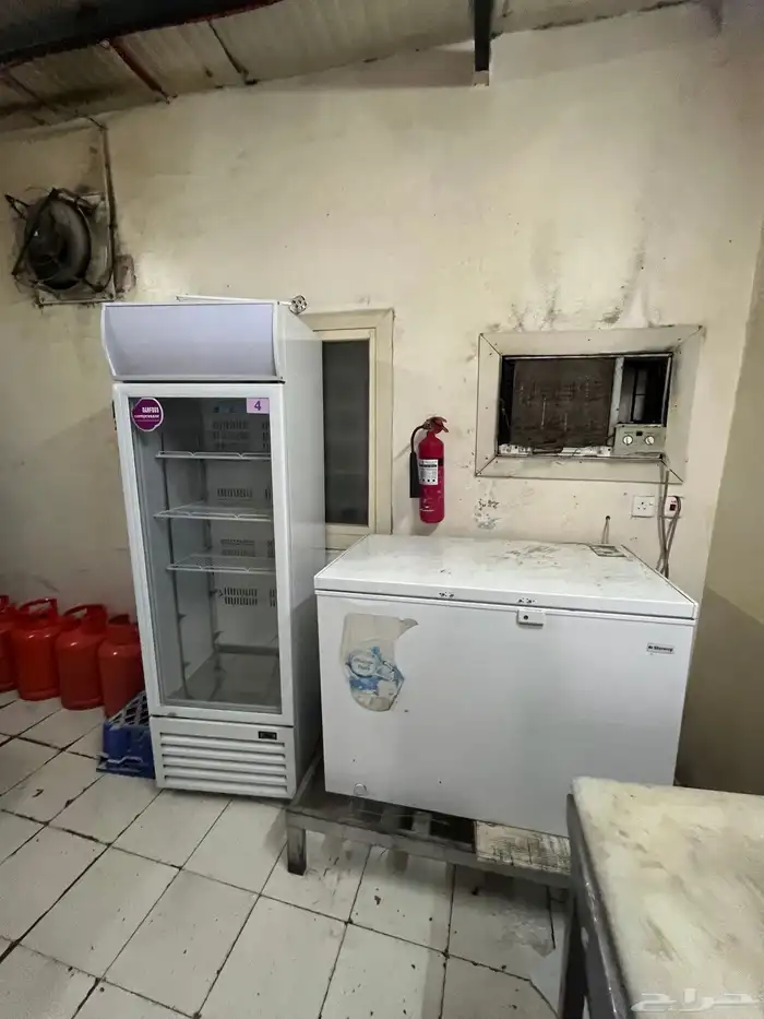 اجهزة ومعدات واغراض مطعم كامله للبيع بحالة ممتازه 7