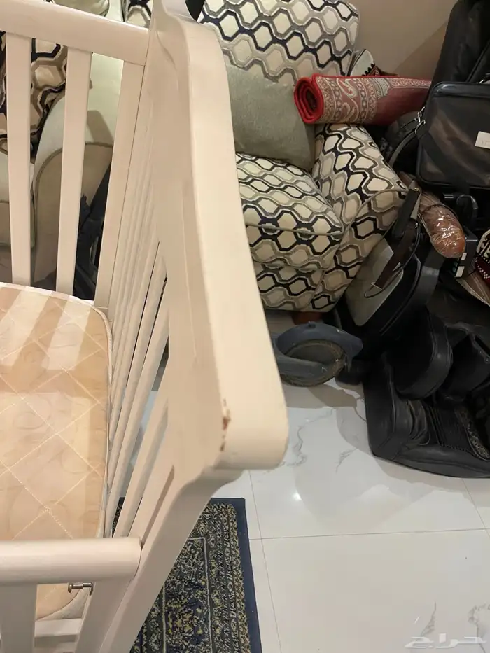للبيع سرير جديد طراحه جديده لم يستخدم خدوش خفيفه في الزوايا 4