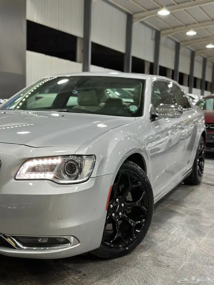 كرايزلر C300 فضي 2021 عداد 31 لدى معرض(عبيد الرشيدي) 1