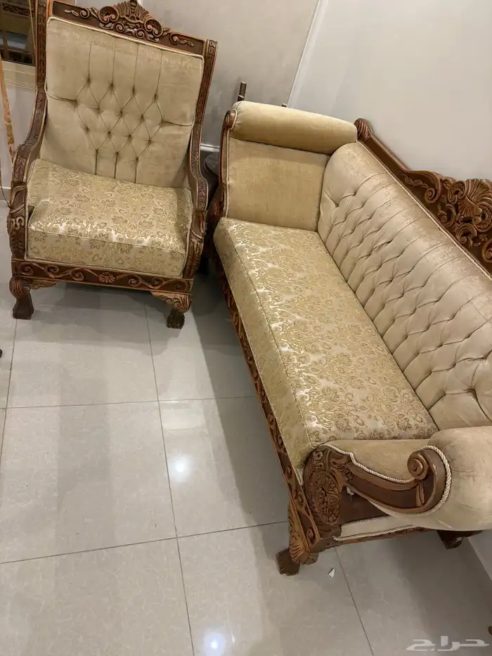 كنب جدا نظيف وكلاسيك فخم 3