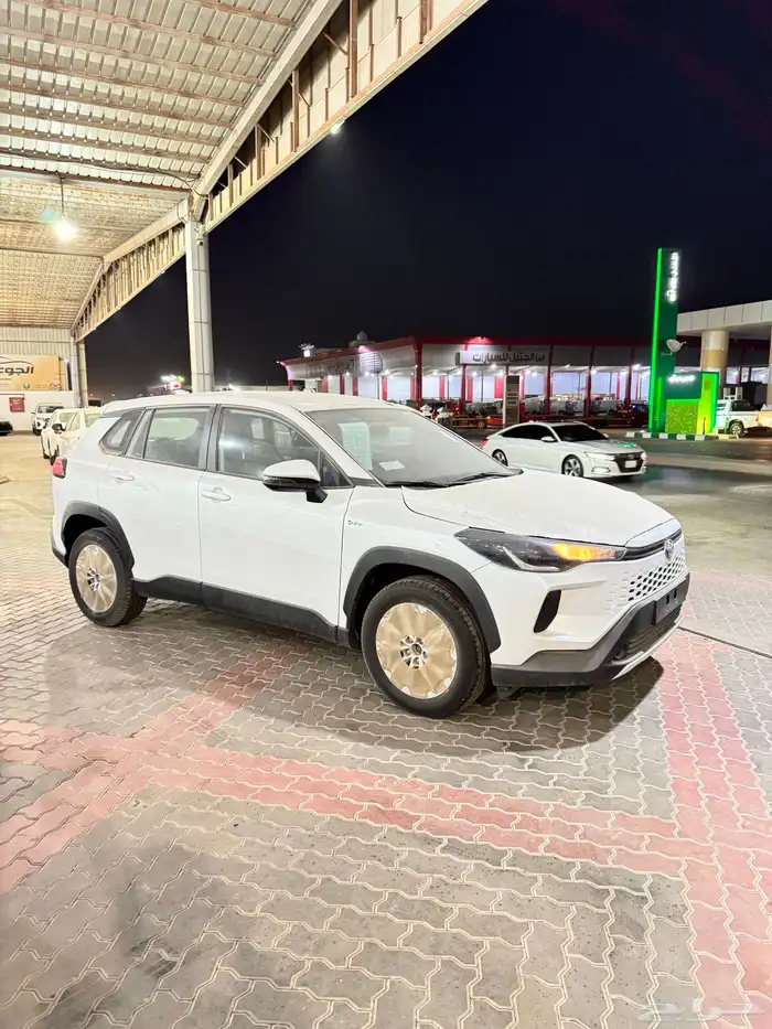 تويوتا كورولا كروس LE هايبرد 2025 1