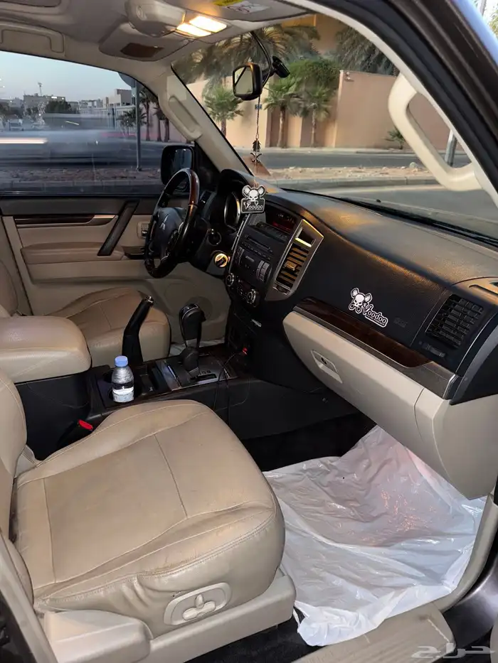 جيب باجيرو نص فل موديل 2015 10