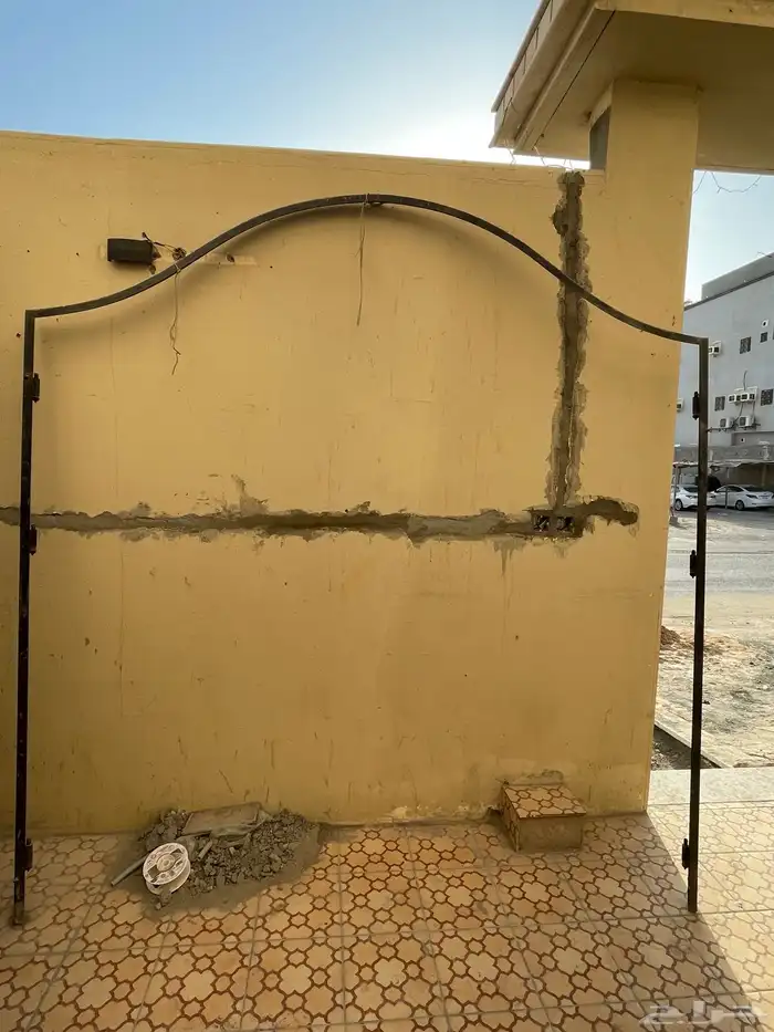 عدد 7 ابو خشب نضيفه وعدد 2 أبواب حديد أبواب مدخل عماره 0