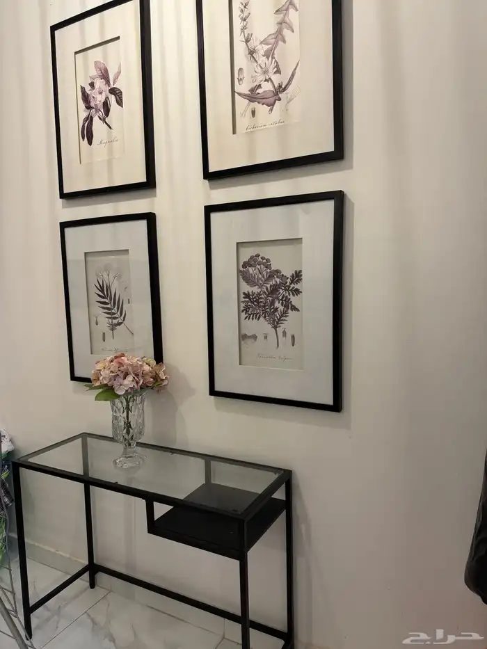 طاولة ايكيا مع 4 لوحات 3