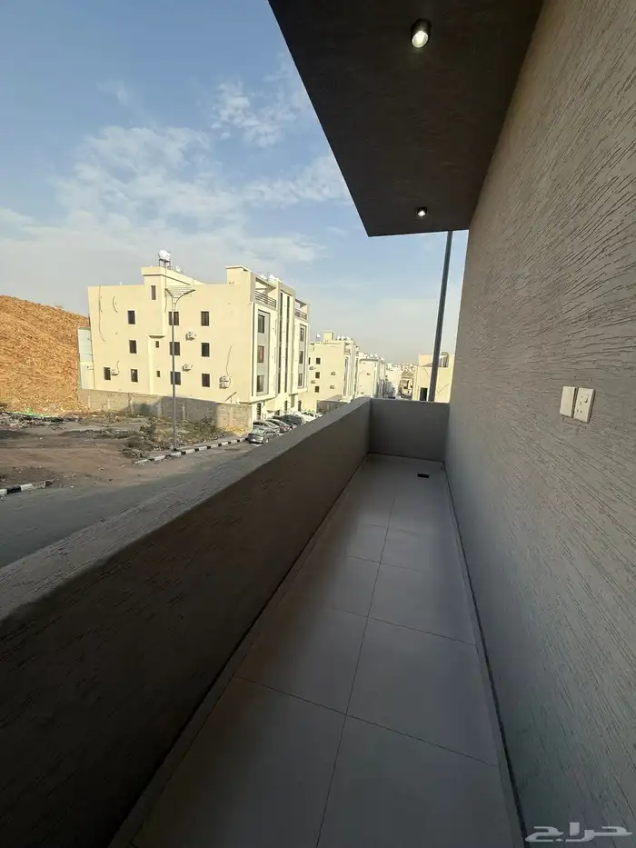 للبيع شقه علويه بمصعد وسطح خاص مخطط حطين مقابل مطار ابها 7