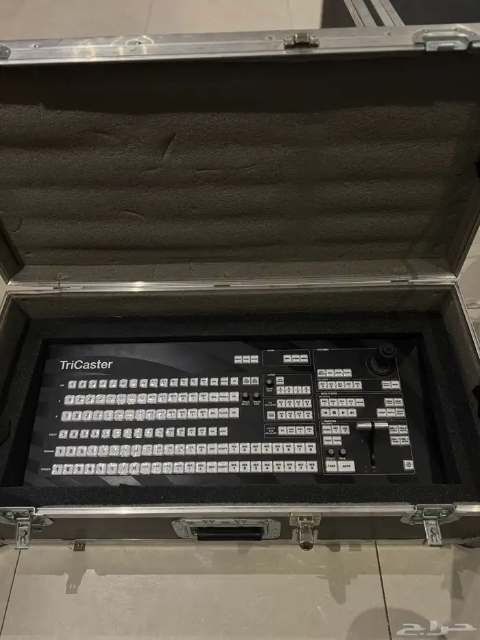 جهاز بث تلفزيوني احترافي NewTek TriCaster 860 Multi-Standar 4