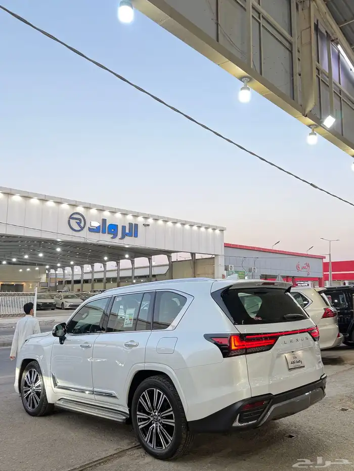 لكزس 2025 LX600 BB عداد 5300 كيلو سعودي فل 5