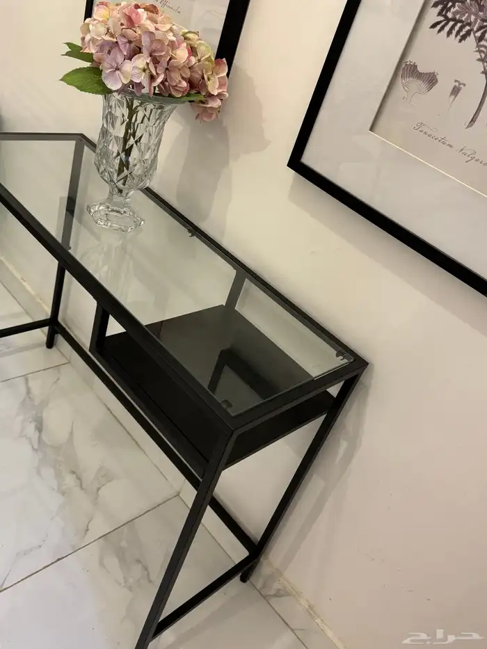 طاولة ايكيا مع 4 لوحات 2