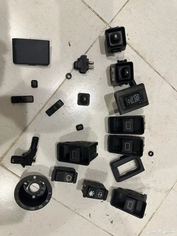 مرسيدس بنز 560 و 300 w126 كل ازرار وجلد وكلبسات 6
