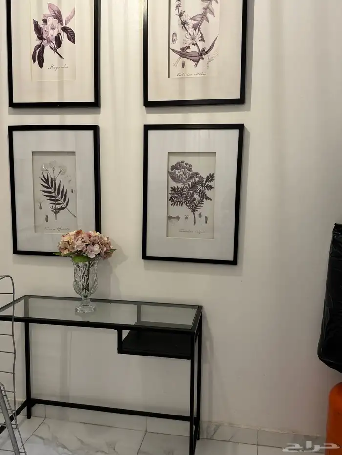 طاولة ايكيا مع 4 لوحات 0