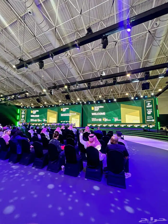 تأجير الشاشات العملاقة   إضاءات صوتيات   ترأس   ستيج 3