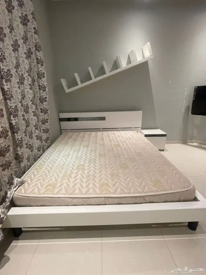 سرير كنق للبيع مع ستاره 1