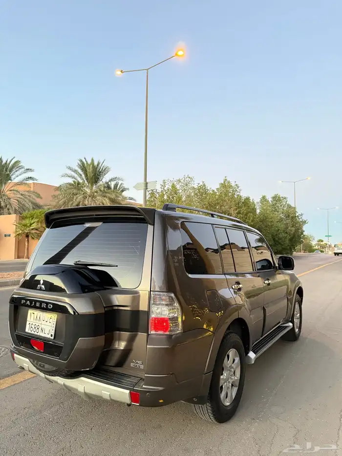 جيب باجيرو نص فل موديل 2015 6