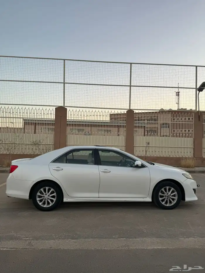 كامري موديل 2012 فل كامل ممشى 607 الف 2