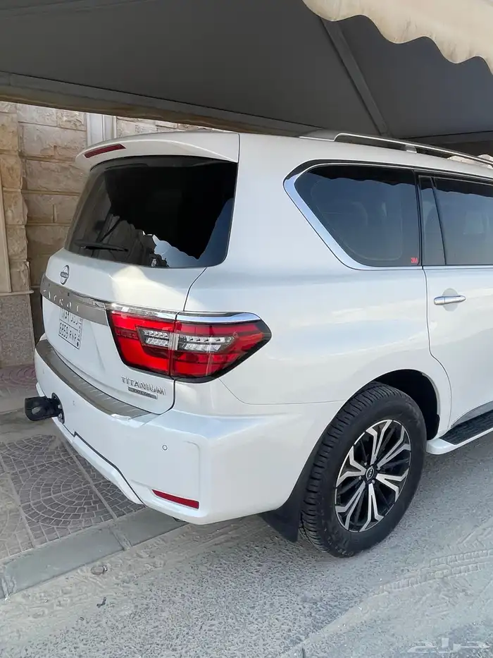 نيسان 1