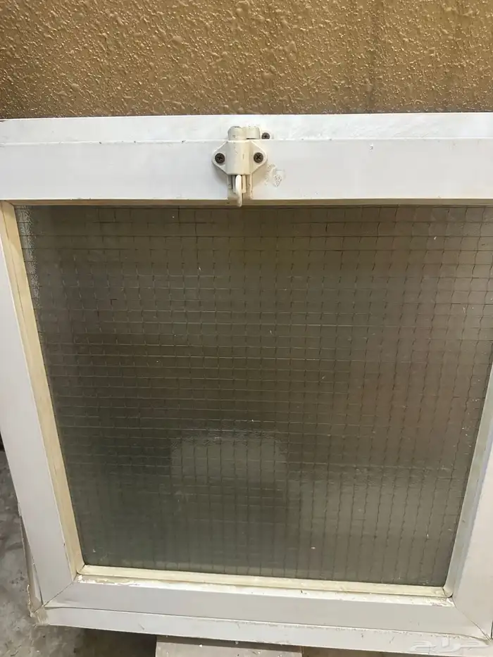 باب خشب شباك دورة مياه ء مروحة   طاولة 1