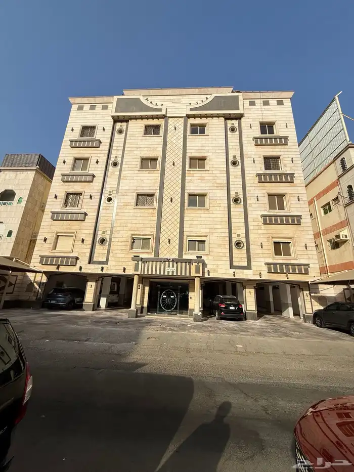 شقه فاخره للبيع 1