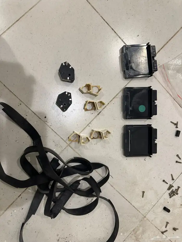 مرسيدس بنز 560 و 300 w126 كل ازرار وجلد وكلبسات 2