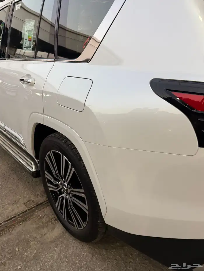 لكزس 2025 LX600 BB عداد 5300 كيلو سعودي فل 8