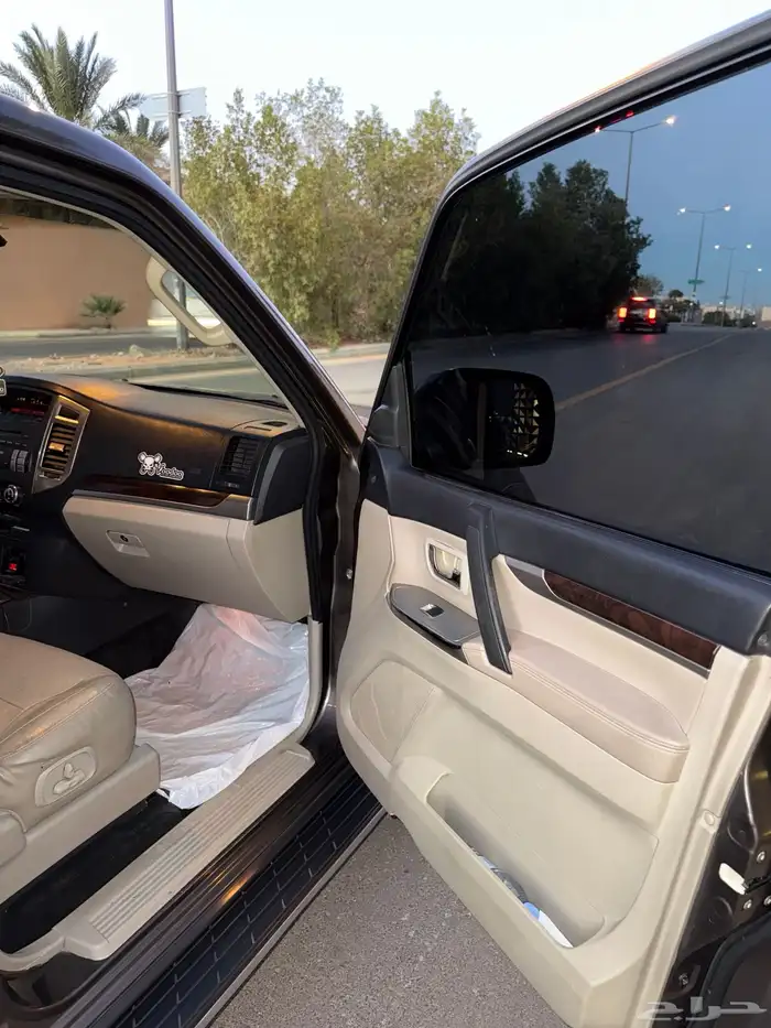 جيب باجيرو نص فل موديل 2015 9