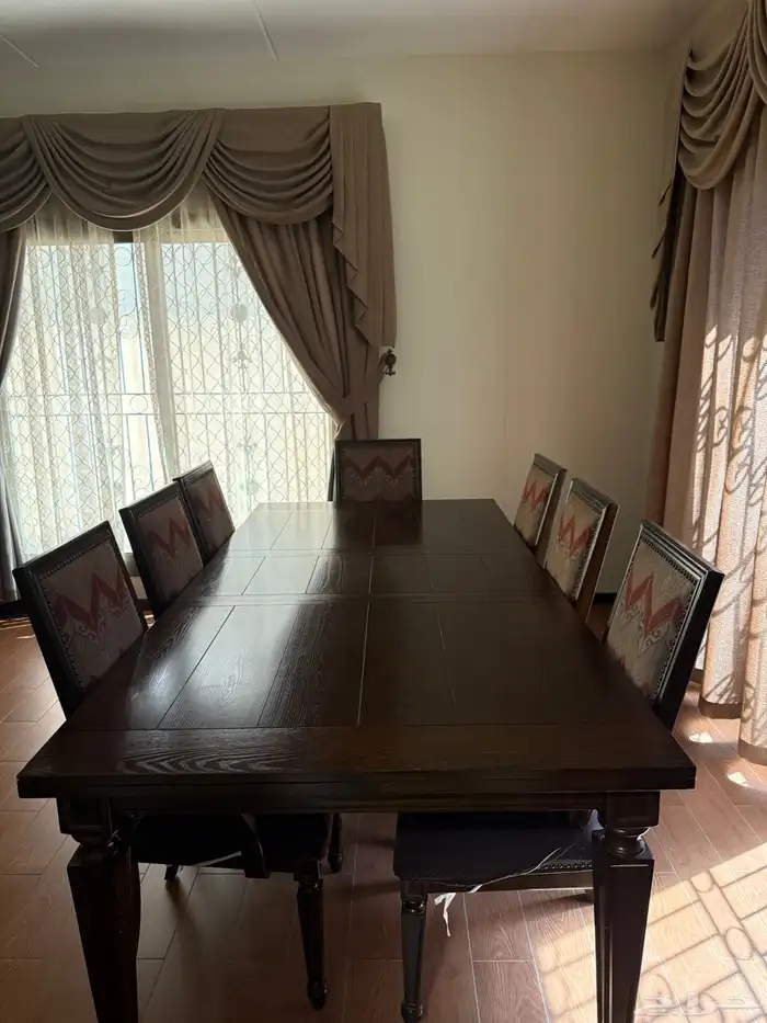 طاولة طعام وبوفيه وستاير 0