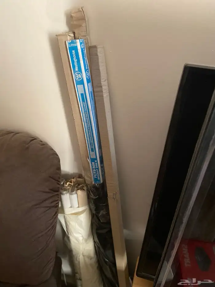 لمبات كوليدر مياه جالون ترابيزه طاولة خشب شاشة كمبيوتر شاشة 3