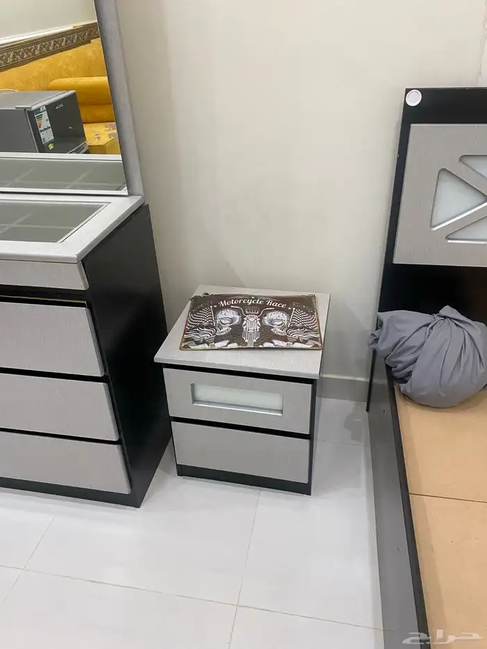غرفة نوم نظيفه شبه جديده 0