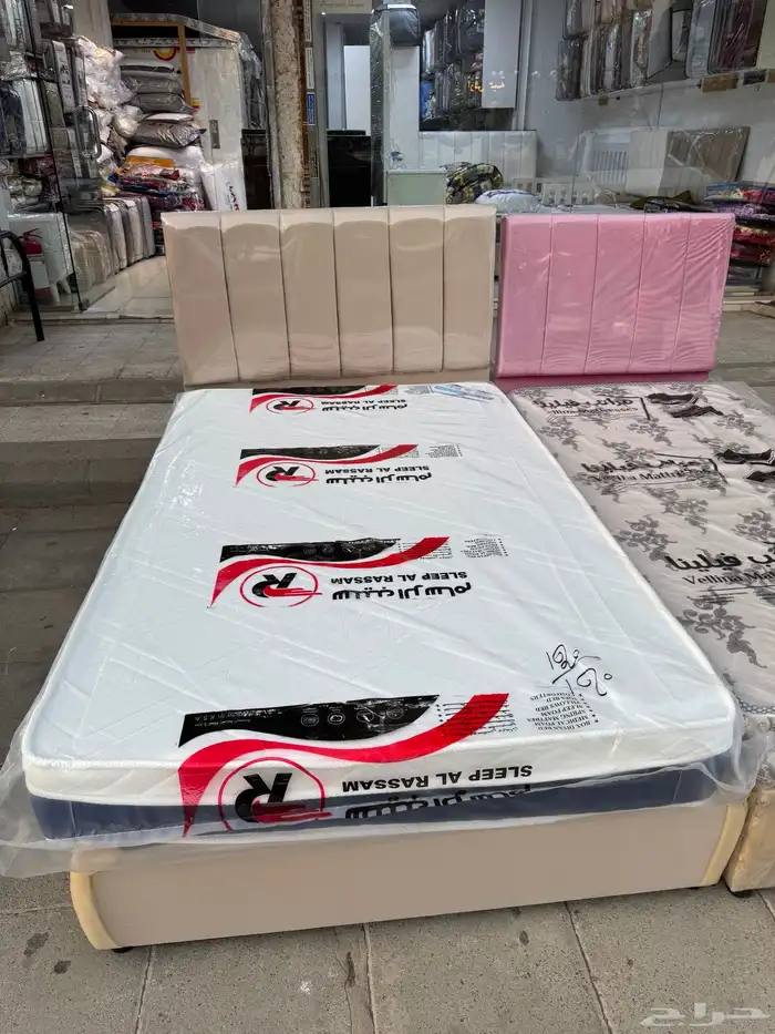 غرفة نوم كاملة  أثاث منزلي  سرير ودولاب وبطانيات 3