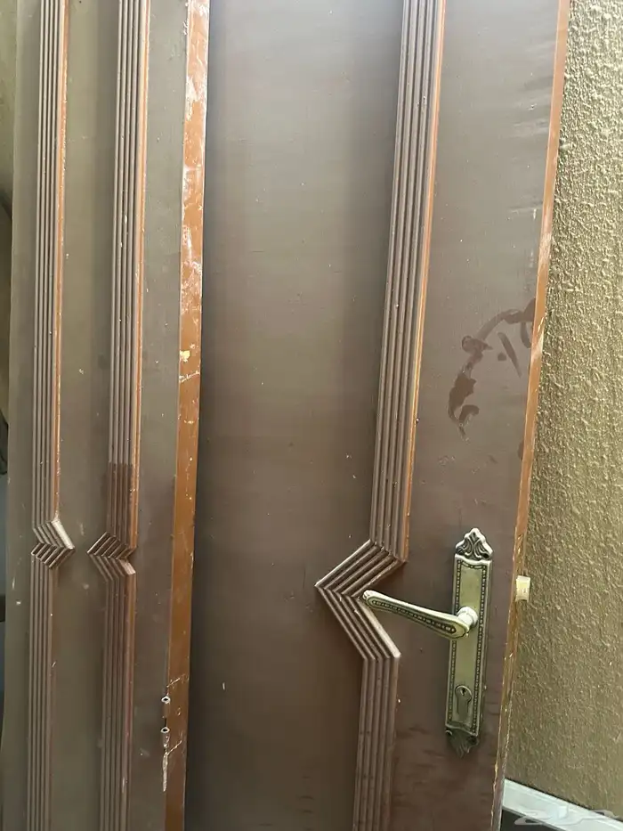 باب خشب شباك دورة مياه ء مروحة   طاولة 0