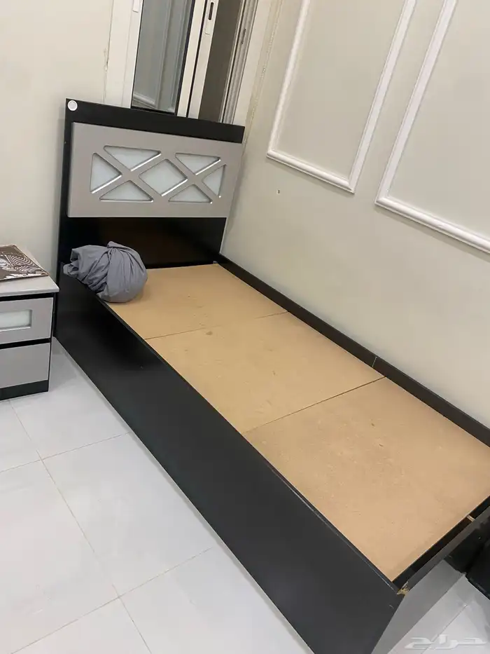غرفة نوم نظيفه شبه جديده 4