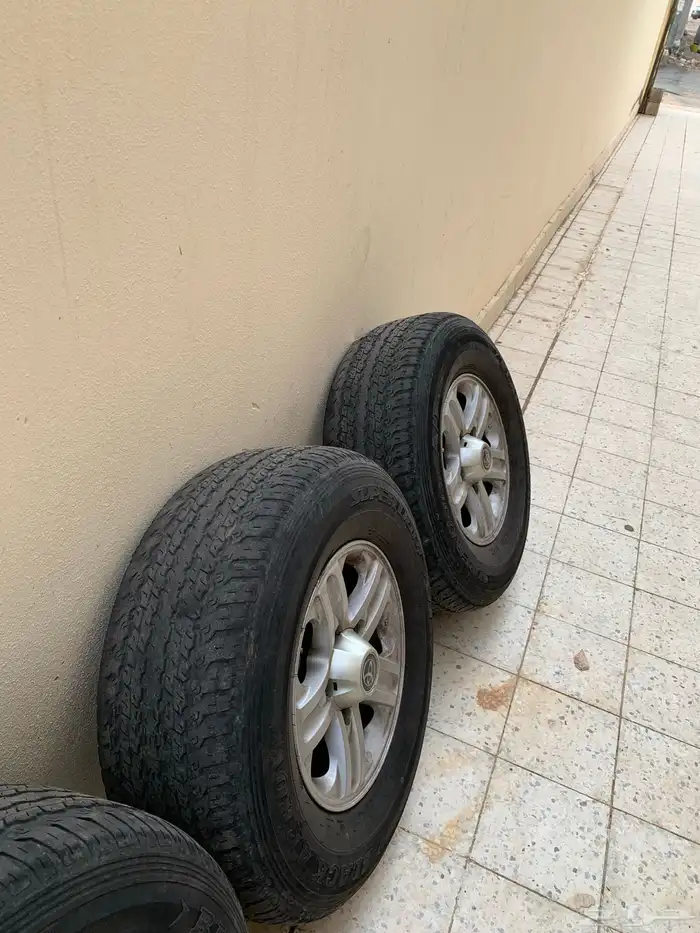 للبيع جنوط وكفرات جكسار مقاس 16 6