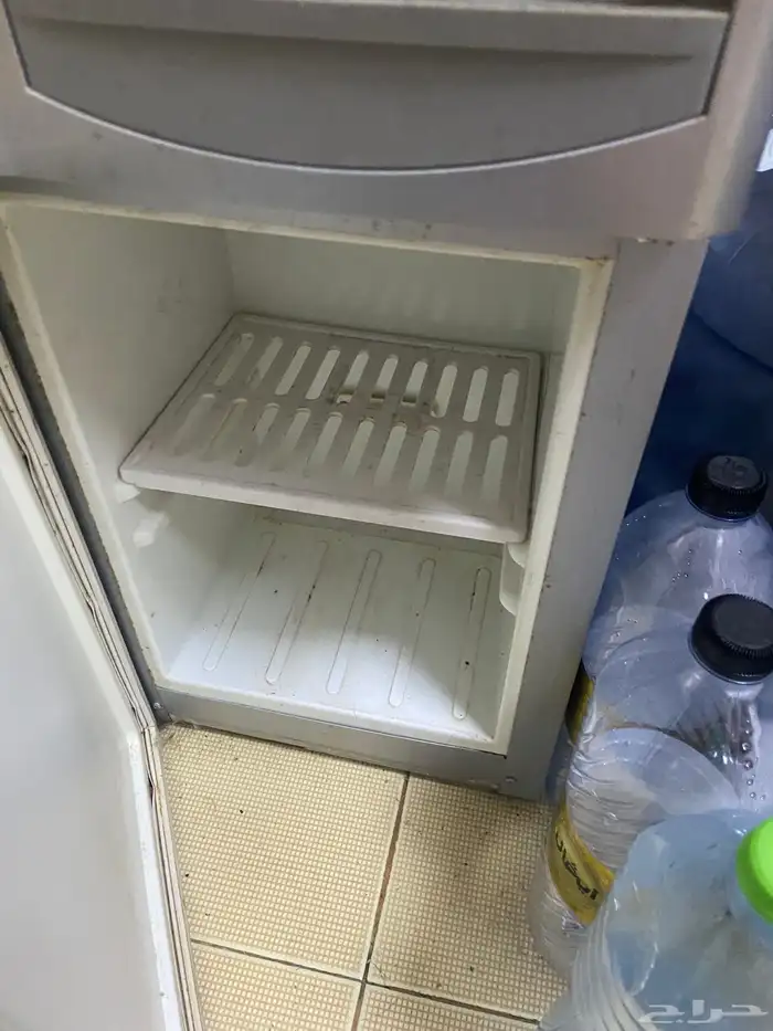 لمبات كوليدر مياه جالون ترابيزه طاولة خشب شاشة كمبيوتر شاشة 15