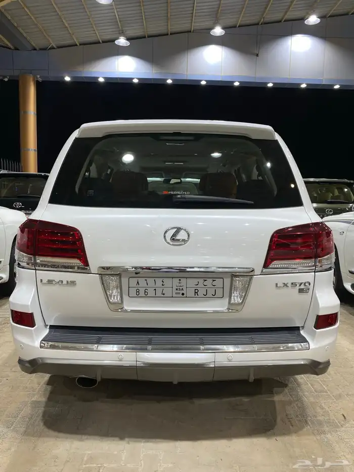للبيع لكزس LX570 اسبورت 2014 فل عبداللطيف عداد قليل 89 الف 7