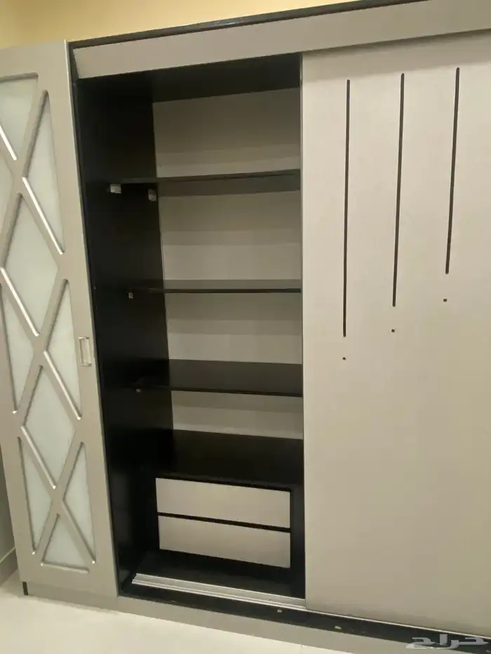 غرفة نوم نظيفه شبه جديده 5