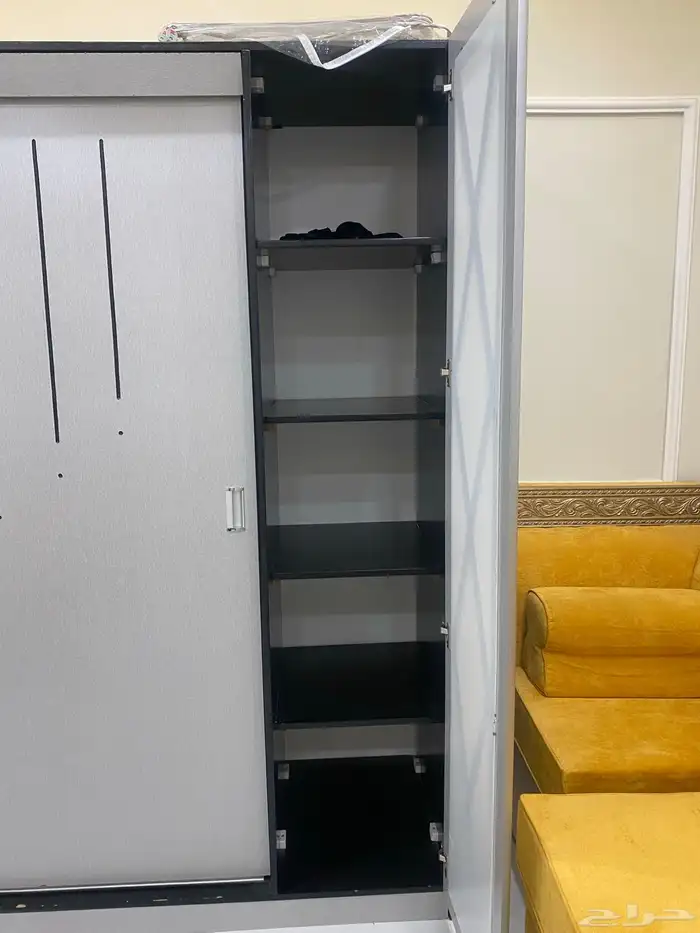 غرفة نوم نظيفه شبه جديده 8
