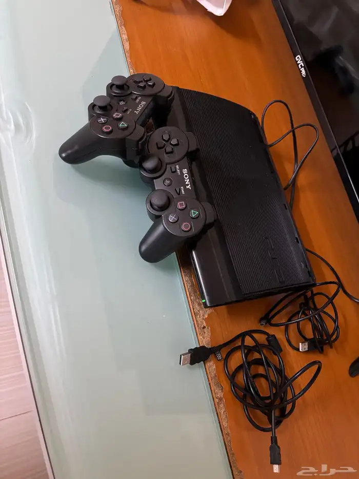 سوني 3 مع يدتين و سلكين شاحن ومع شريط سوني 4 0