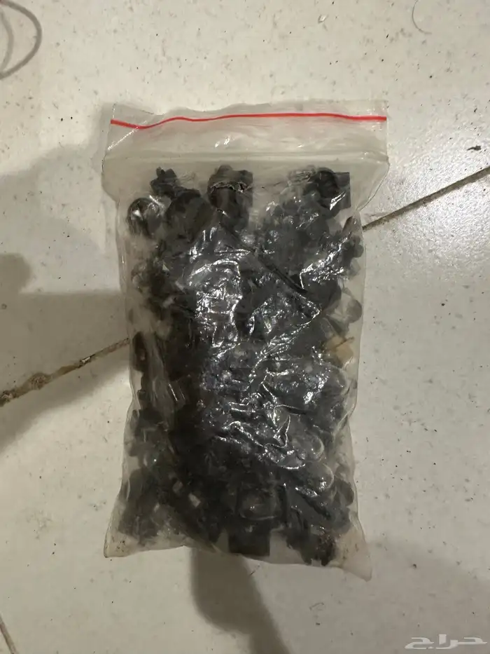 مرسيدس بنز 560 و 300 w126 كل ازرار وجلد وكلبسات 0