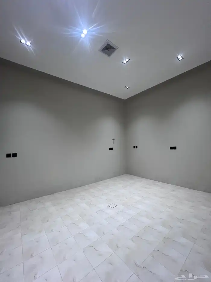 ادوار ارضيه للبيع بحي الجنادريه 3